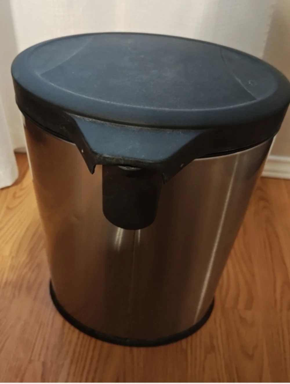 Stainless Steel Step Trash Can 12L 3.2 Gal with Soft Close Lid & Inner Bucket
